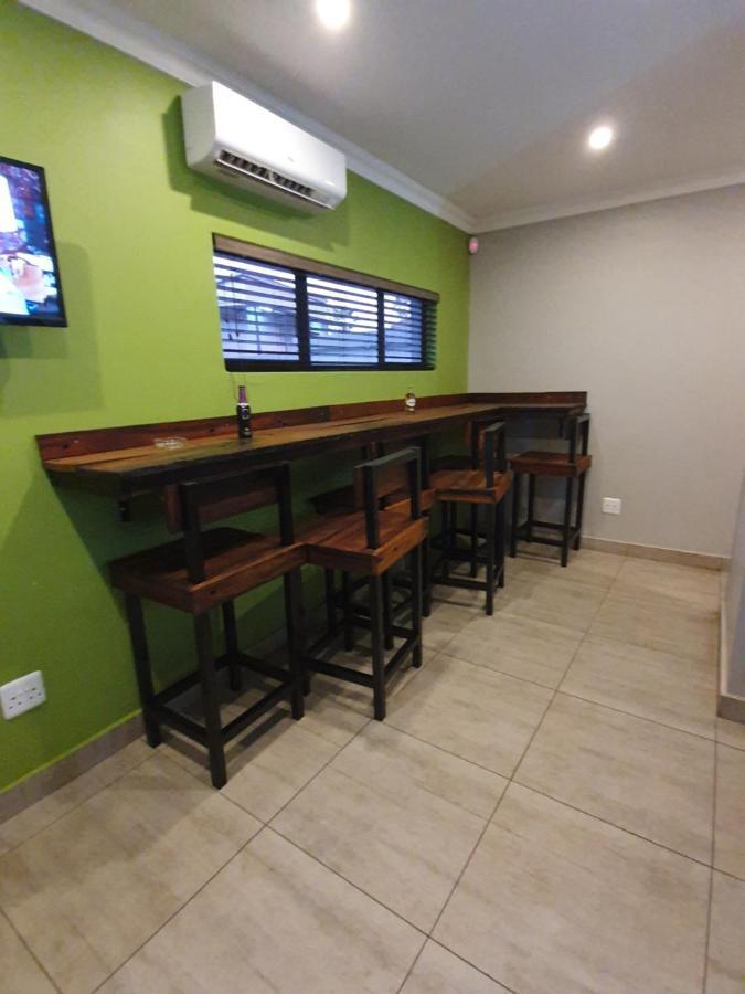 Side Lodge *